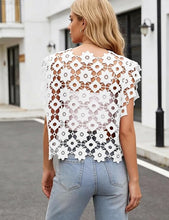 Load image into Gallery viewer, Cut-Out Flower Top
